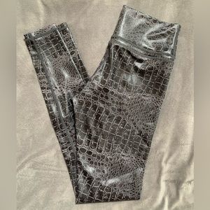 Gray Armor Light n Tight Legging 28” Inseam